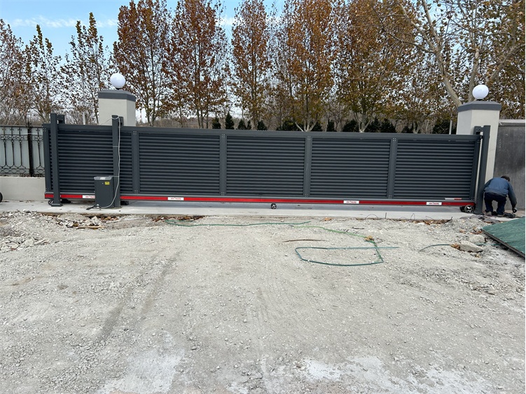 平移直線封板門、青島國興橡塑制品有限公司